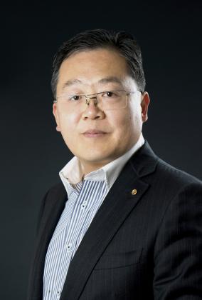 XU Chen Headshot
